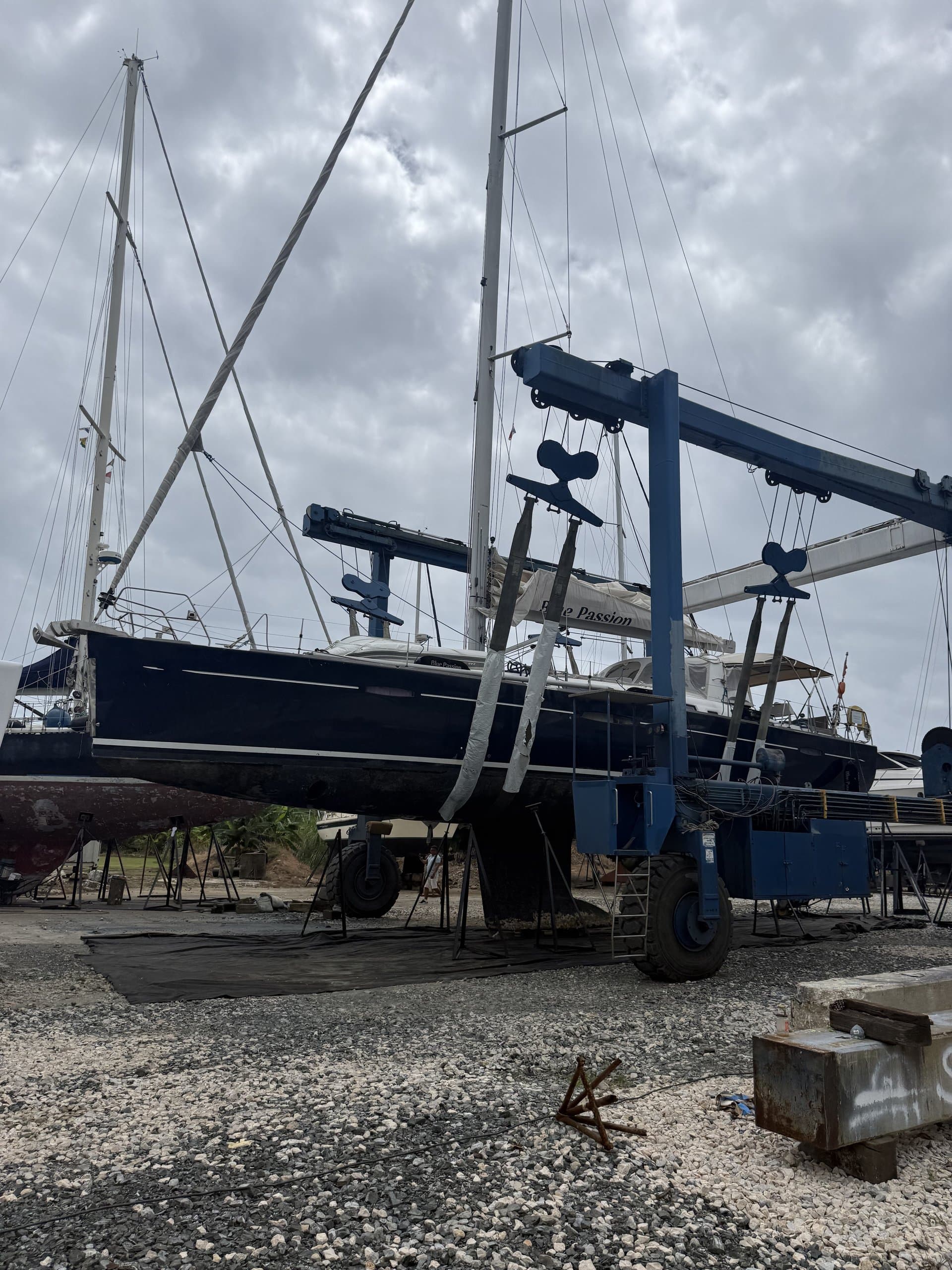 Mollys skrog — Beneteau Oceanis 58 på værftet